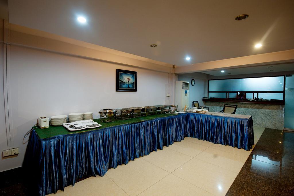 Circuit Hotel & Cafe - Nana Hotel Phnom Penh Eksteriør bilde